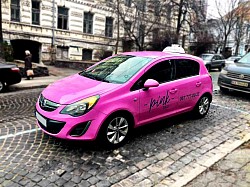 Pink Taxi, жіноче таксі, таксі з безкоштовним автокріслом Київ, рожеве таксі Київ, таксі з автокріслом, комфорт таксі, пінк таксі, таксі цілодобово, автоняня, автокрісло, таксі, краще таксі Київ, розова машина Київ