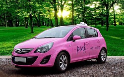 Pink Taxi, жіноче таксі, таксі з безкоштовним автокріслом Київ, рожеве таксі Київ, таксі з автокріслом, комфорт таксі, пінк таксі, таксі цілодобово, автоняня, автокрісло, таксі, краще таксі Київ, розова машина Київ